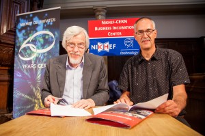 Het contract voor het Nikhef-CERN Business Incubation Centre is getekend.